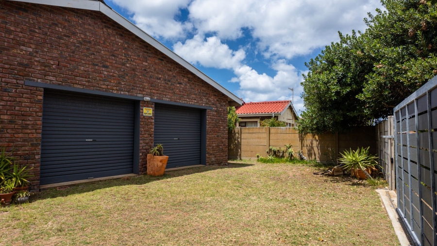 4 Bedroom Property for Sale in Stilbaai Wes Western Cape
